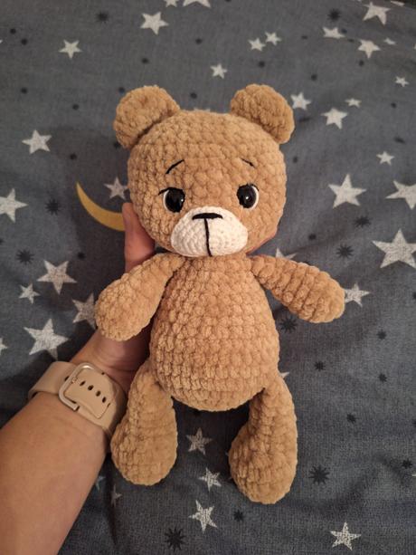 Háčkovaný plyšový macko,