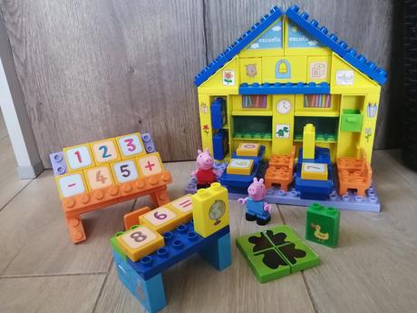 Stavebnica playbig bloxx peppa pig sa v škole,