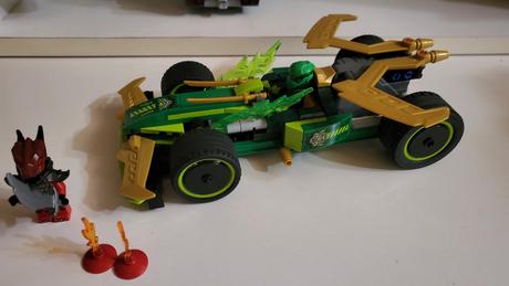 Lego ninjago pretekarske auto 71828,