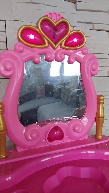 Detský toaletný stolík, 