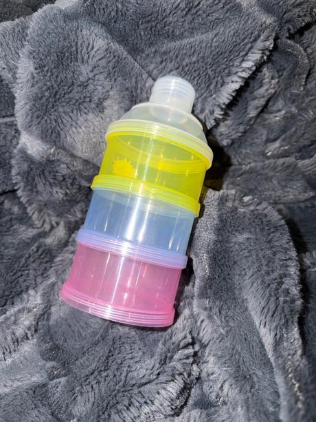 Praktické dózy na dávkovanie umelého mlieka, 