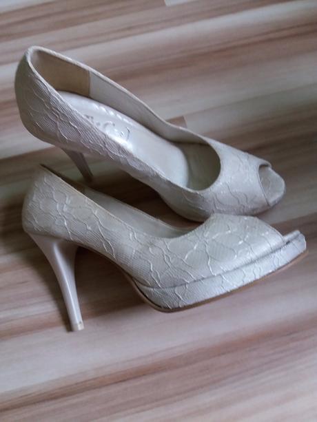 Svadobné lodičky, 37