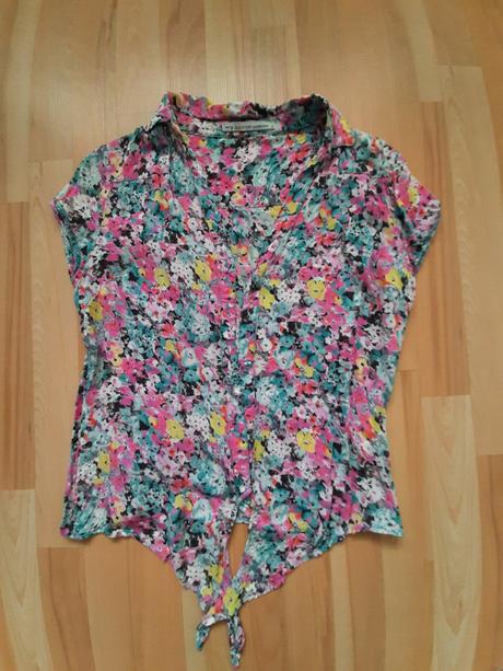 Kvetovaná blúzka, glo-story,m