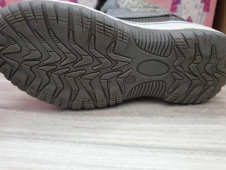 Sivé snehule, lupilu,25