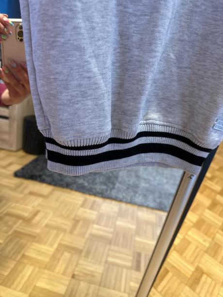 Predĺžená sivá mikina, 146