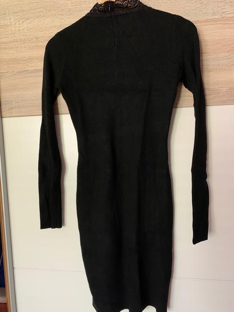 Šaty z pleteniny s čipkou, s