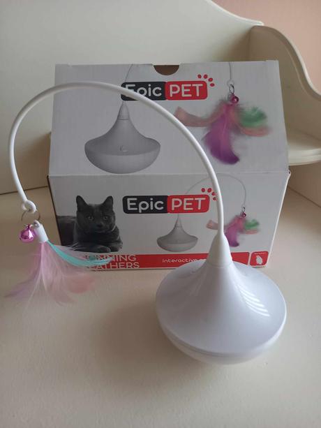 Interaktívna hračka pre mačky,