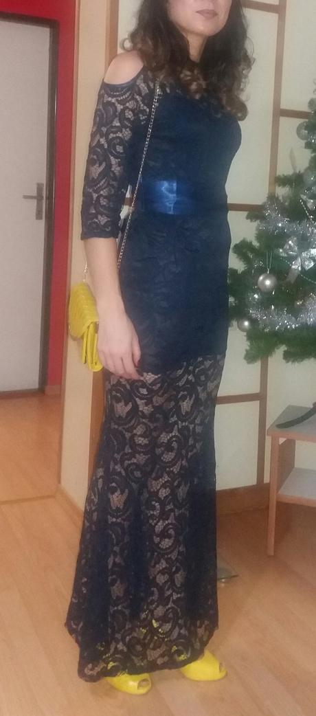 Tmavomodré cipkovane saty, s