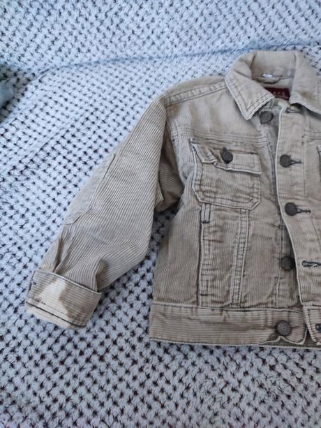 Menžestrova bundička, 98