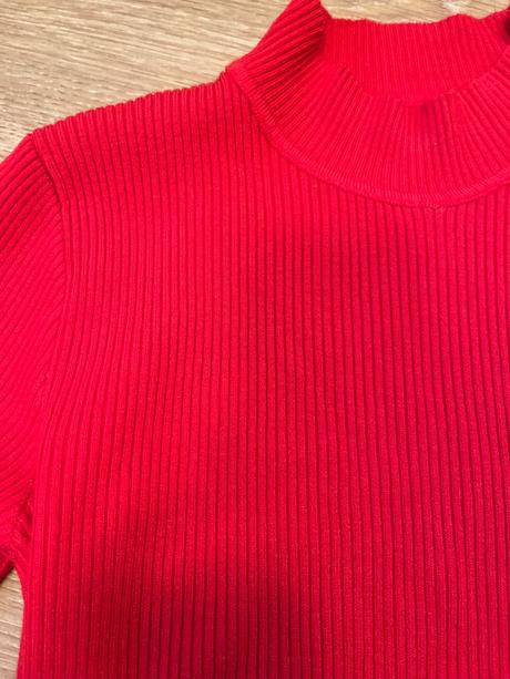 Červený svetrík, m