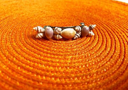 Spona na vrkoč z mušlí,