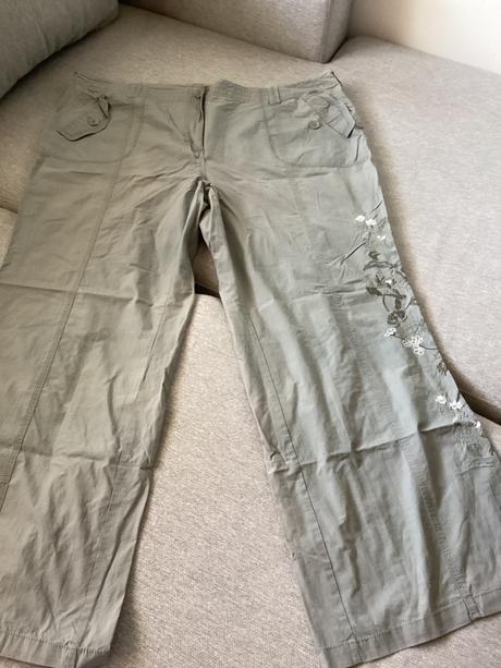 Krásne nohavice s výšivkou, 52