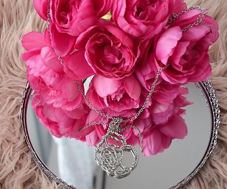 Dlhý náhrdelník-ruža,