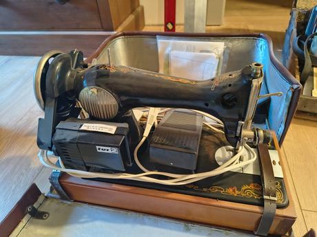 Starý šijací stroj, 