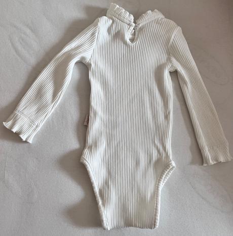 1x oblecene na oslave nadherne volanikove rukavy, 92