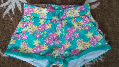 Kvetinkové šortky, lupilu,110