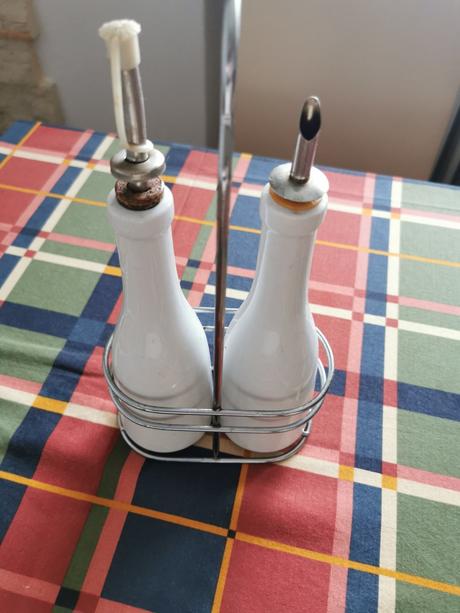 Nádobka na ocot a olej, 