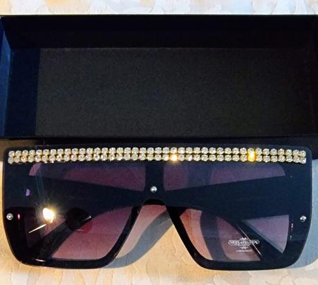 Slnečné okuliare so štrasom, 