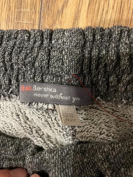 Sede nohavice, bershka,m