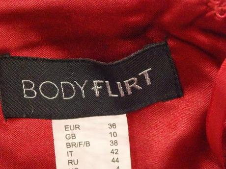 Kvalitné saténové šaty, 38