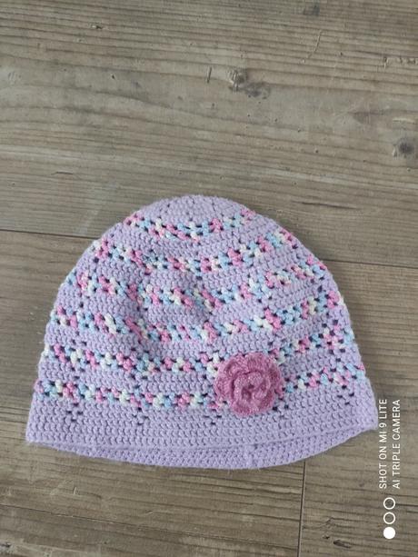 Rucne robena ciapka s kvetinkou, 62