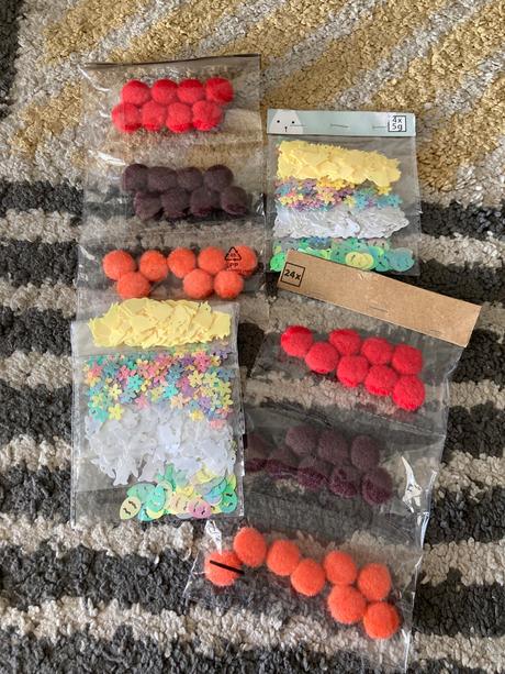 Plyšové guličky a trblietky na tvorenie, 