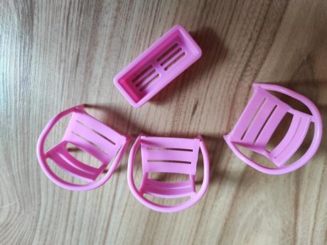 Stoličky pre bábiky,