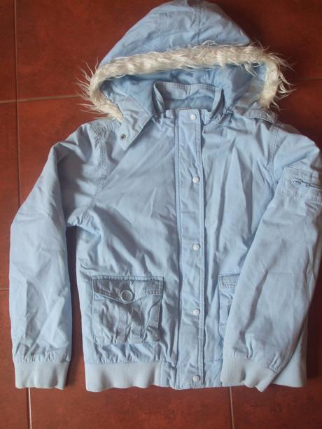 Bunda s kapucou, 164