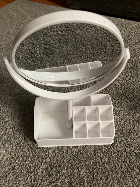 Organizer so zrkadlom, 