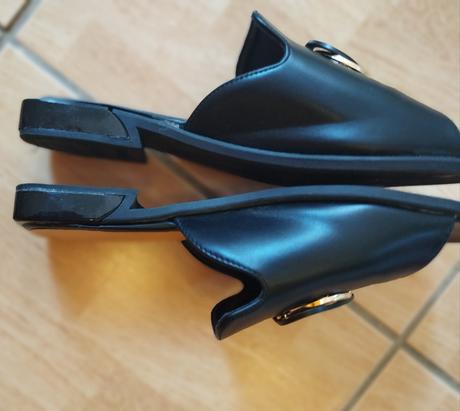 Čierne letné našuchovačky, 40