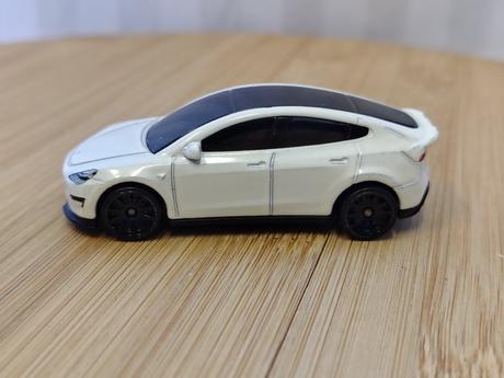 Zberateľská tesla model y hkg28, hot wheels, 2023,