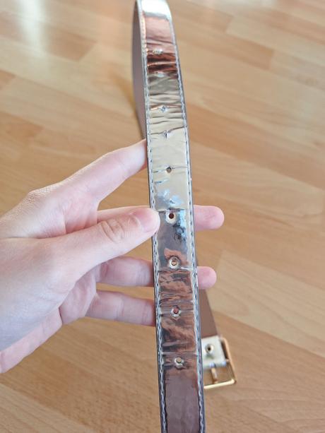 Tenký strieborný opasok, 