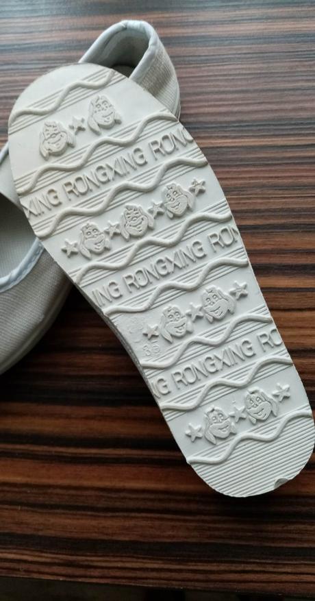 Dievčenské cvičky veĺ.35 nenosené, 35