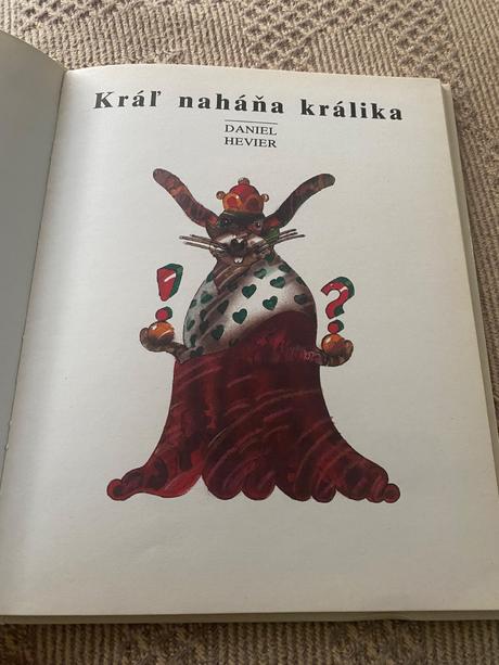 Stará retro kráľ naháňa králika daniel hevier, 