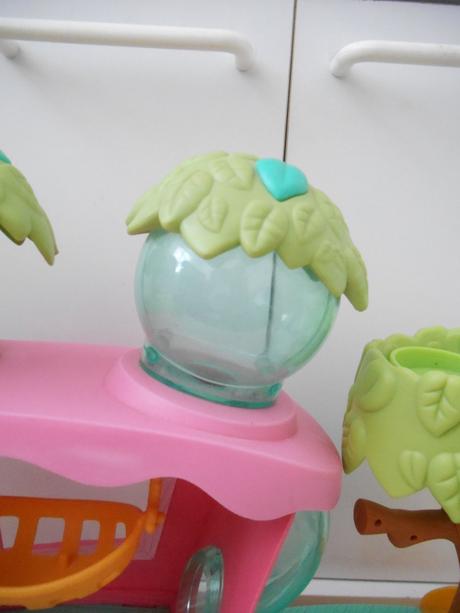Littlest pet shop domček pri troch stromoch,