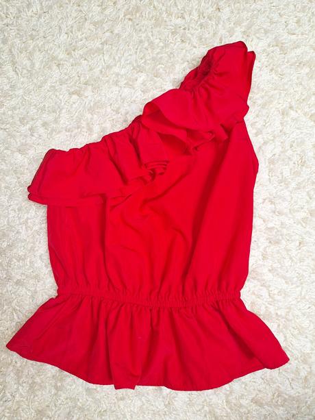 Sisley top na jedno rameno, sisley,140