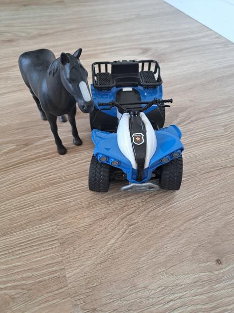 Bruder policajná štvorkolka, 