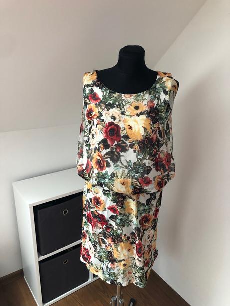 Kvietkované šaty, s