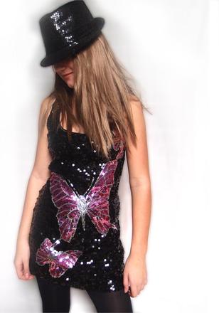 Flitrové šaty s motýľmi zn. miso, s