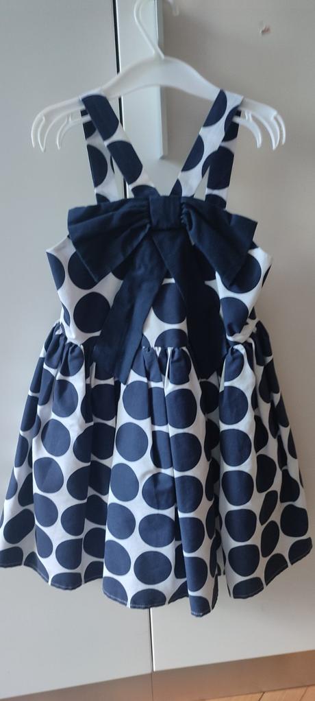 Šaty bodkované, 110