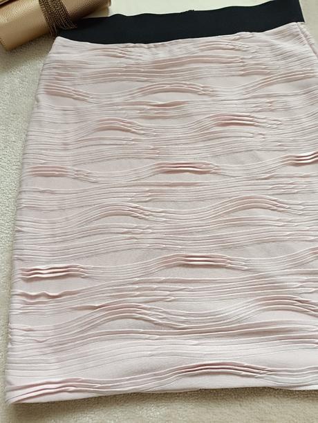 Zaujimava reliefova sukna, h&m,s