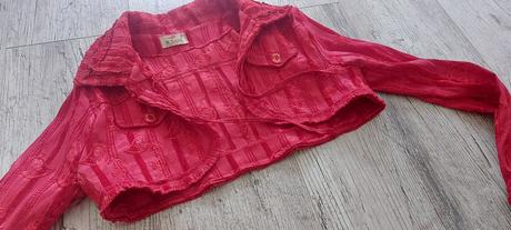 Šaty s bolerkom vhodné i na ples i na redovy tanec, s