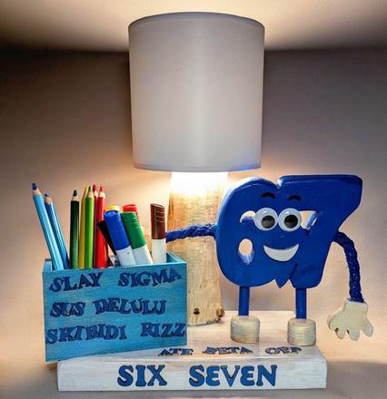 Ručne robená six seven lampa, 