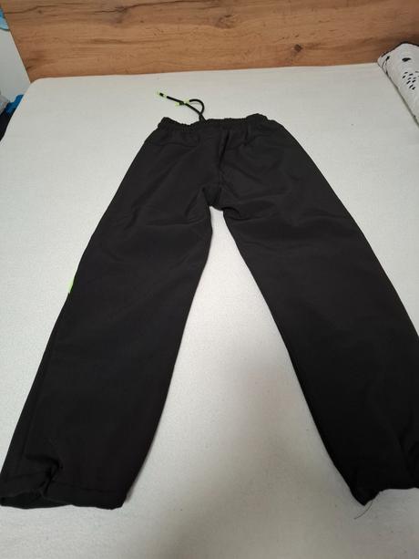 Predám zateplené športové nohavice, 134