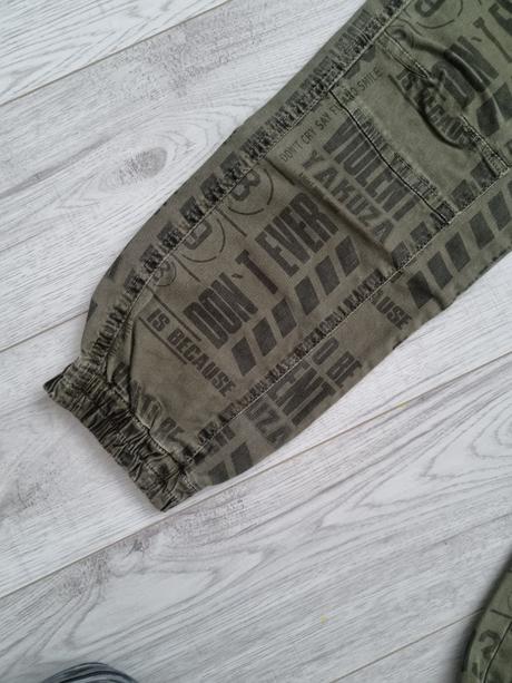 Pánske kapsacove nohavice s výraznou potlačou, 30