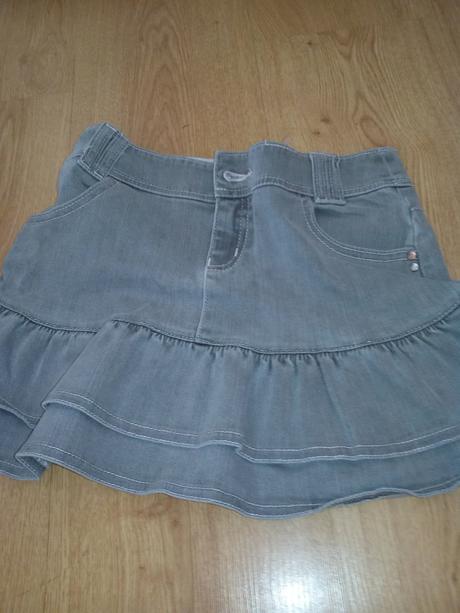 Šeda ryflova suknička s fodrickou, 140