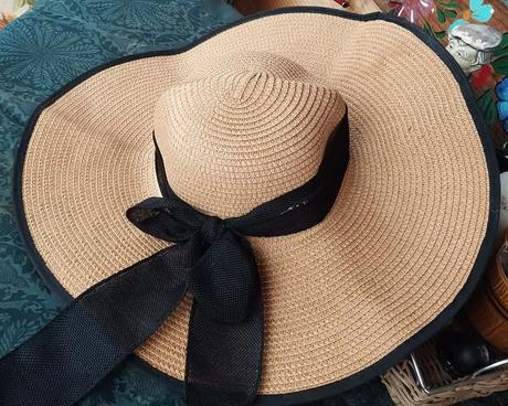 Elegantný letný klobúk, 