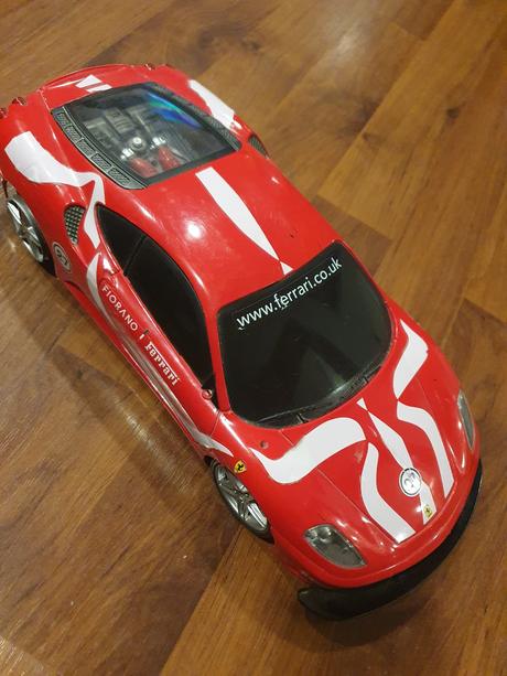 Ferrari - veľké auto na ovládanie,