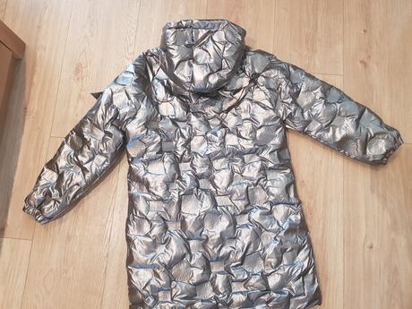 Stylova strieborna bunda s krasnymi aplikaciamim-l, l / m