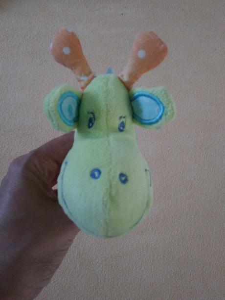 Pískacia žirafka s hryzátkom,